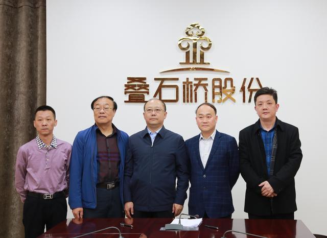 刘斌（左3）、杨强生（左2）、奇军（左1）与黄一晖（右2）、朱仲辉（右1）合影留念.jpg