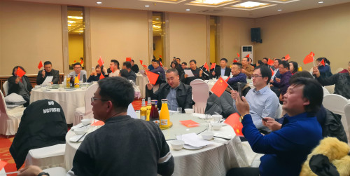 参会领导与海归人员共同演唱《我和我的祖国》.jpg