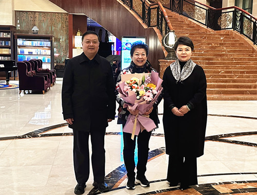 中国侨联常委、中国侨商会常务副会长、怡海集团董事局主席王琳达到内蒙古考察